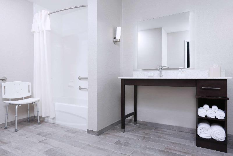 带大床的标准工作室, Homewood Suites By Hilton West Fargo Sanford Medical Center