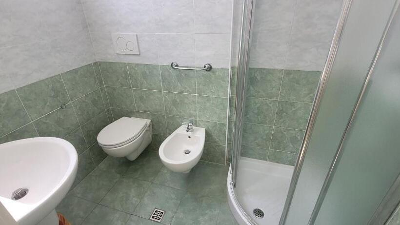 اتاق استاندارد سه نفره, Santiago
