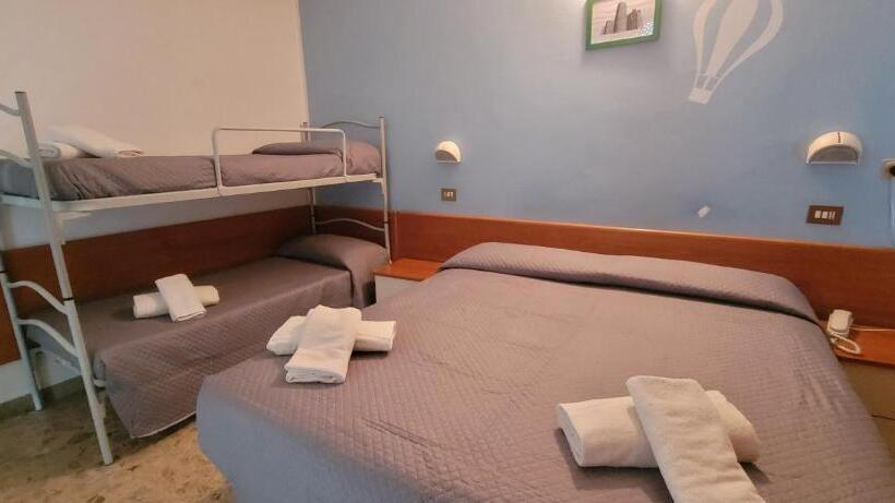 Economy Quadruple Room, Santiago