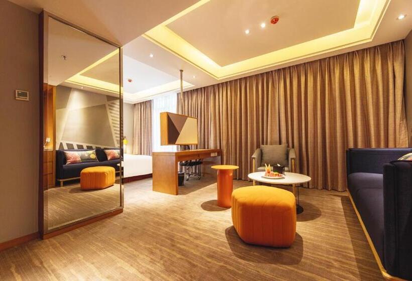 Люкс с Балконом, Holiday Inn Express Daocheng Yading By Ihg