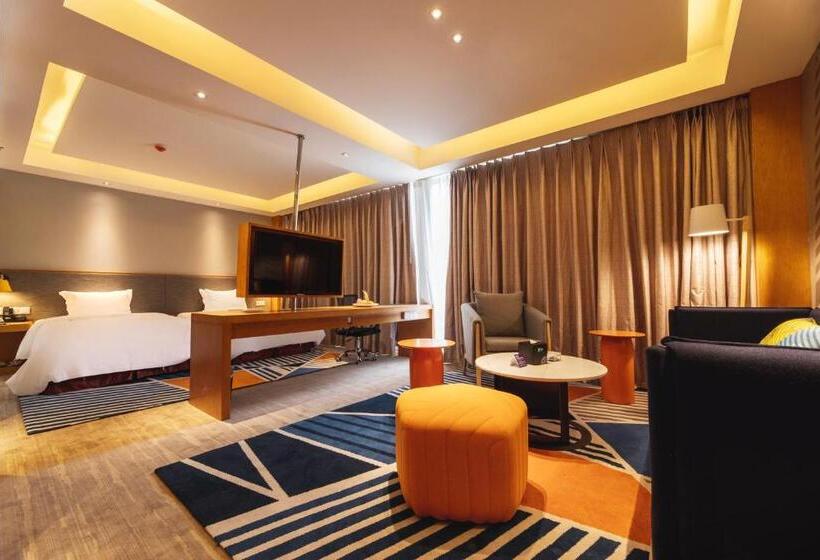 سوئیت با بالکن, Holiday Inn Express Daocheng Yading By Ihg