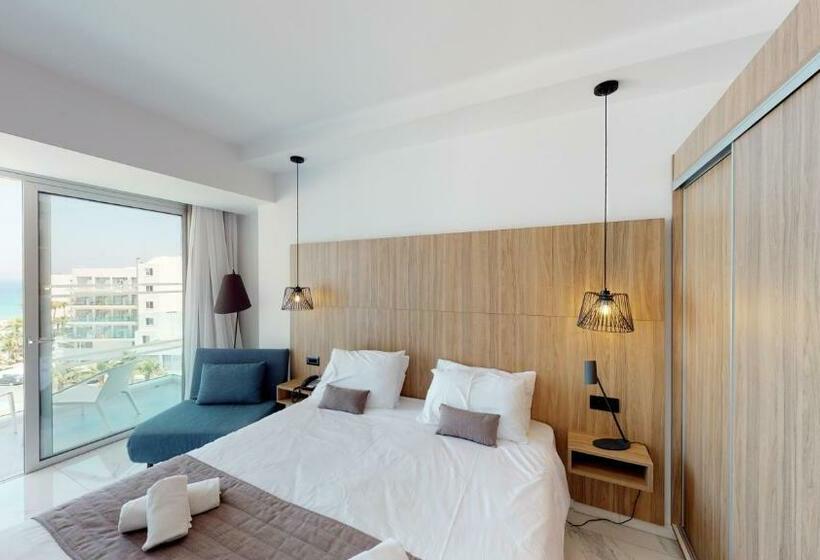 Номер Superior Вид на Море, The Blue Ivy Hotel & Suites
