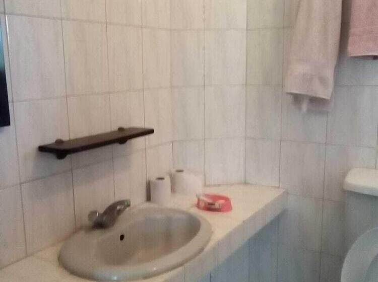 اتاق استاندارد یک نفره, Ashari