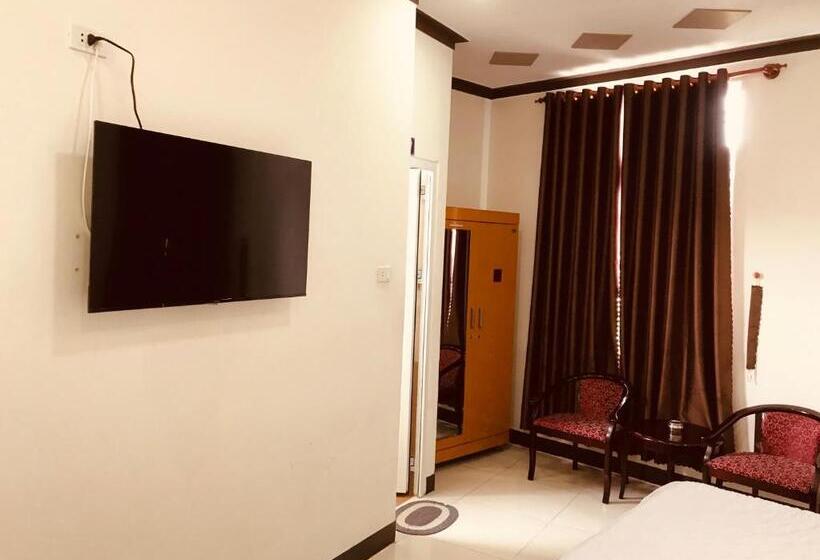 اتاق استاندارد چهارنفره با بالکن, Khách Sạn Thu Thảo