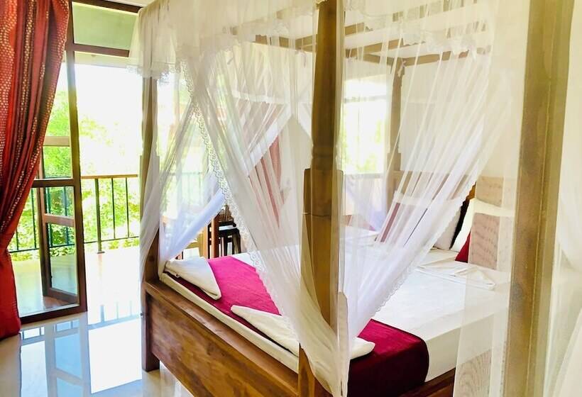 Трехместный Номер Deluxe, Green Hut Nature Resort