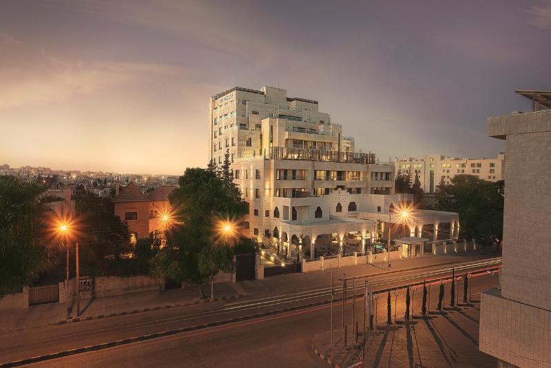 استودیوی سوپریور, The House Boutique Suites
