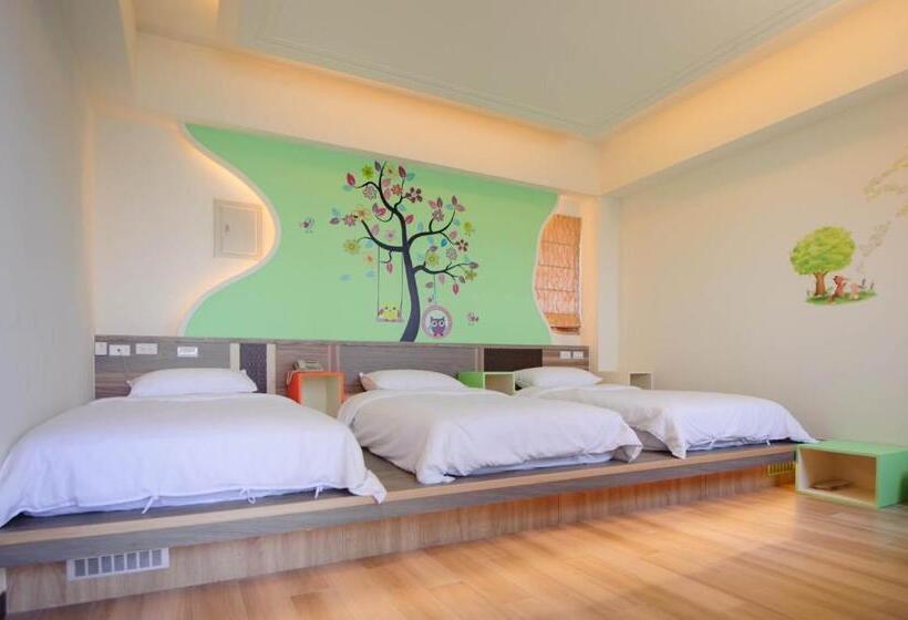 اتاق استاندارد سه تخته با بالکن, So Lohas B&b