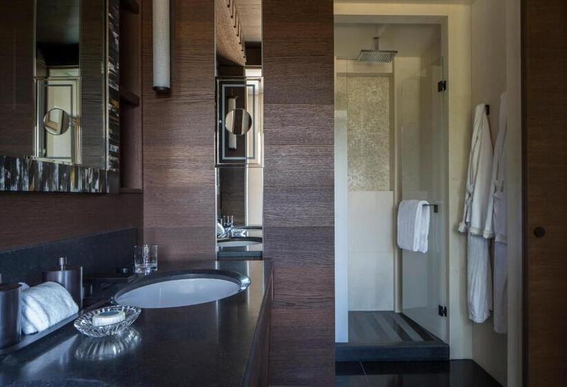 Полулюкс, Four Seasons Hotel Megeve