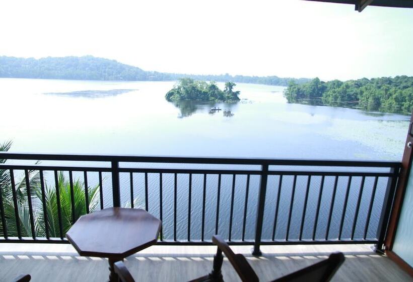 اتاق لوکس سه تخته, Sanu Lagoon Resort & Spa