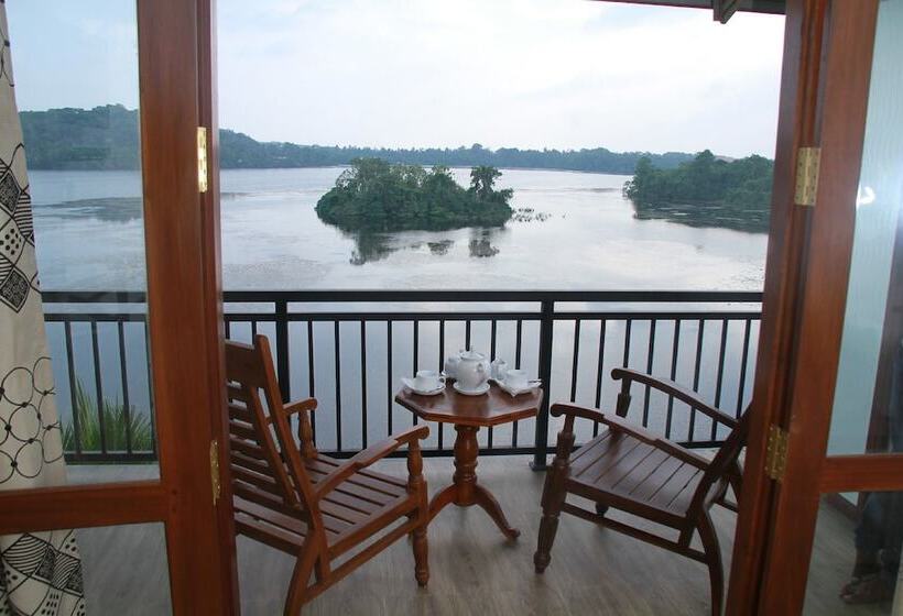اتاق لوکس سه تخته, Sanu Lagoon Resort & Spa
