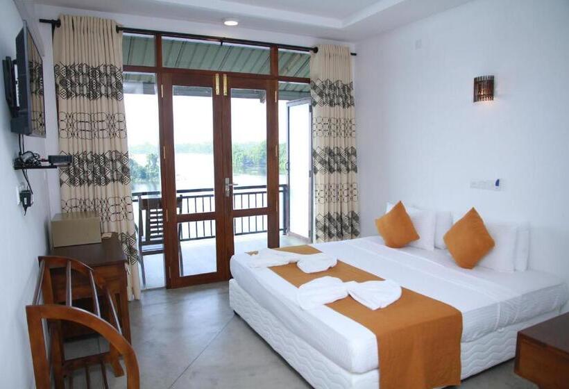 اتاق لوکس سه تخته, Sanu Lagoon Resort & Spa