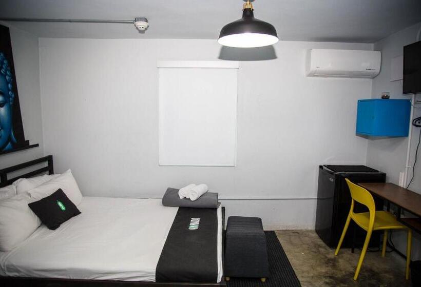 اتاق استاندارد با بالکن و چشم‌انداز دریا, Nomada Urban Beach Hostel Calle Loiza