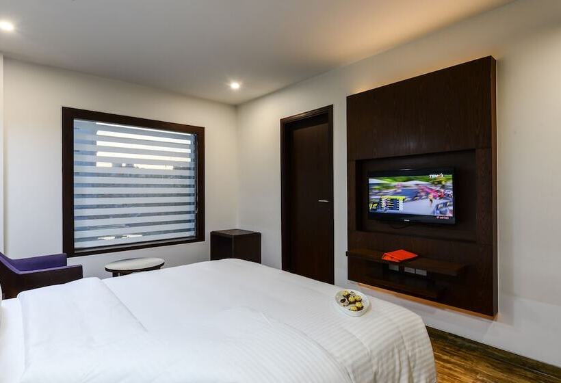 Люкс, Howard Johnson By Wyndham Kolkata Airport