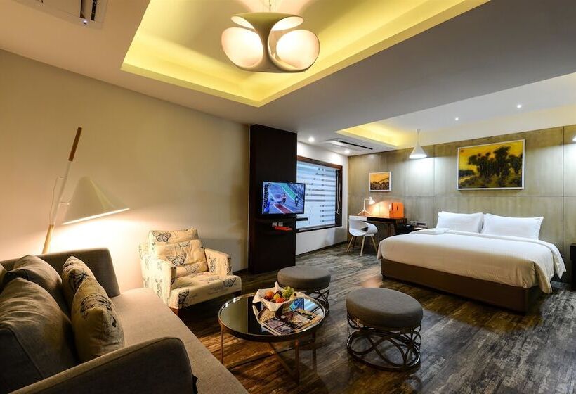 Люкс, Howard Johnson By Wyndham Kolkata Airport