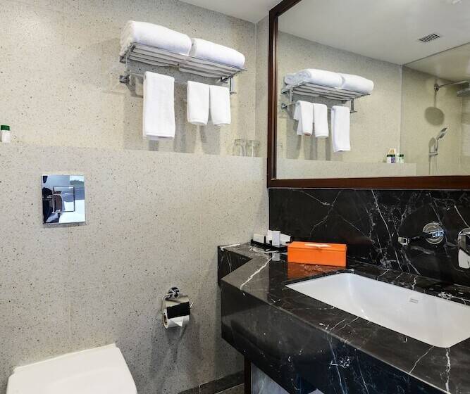 Номер Премиум, Howard Johnson By Wyndham Kolkata Airport