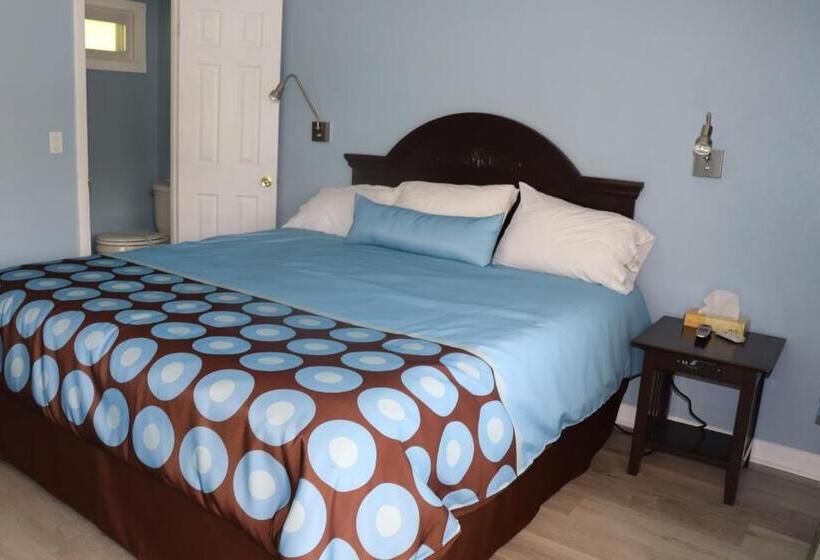 Трехместный Номер Базовый, Hitching Post Country Motel