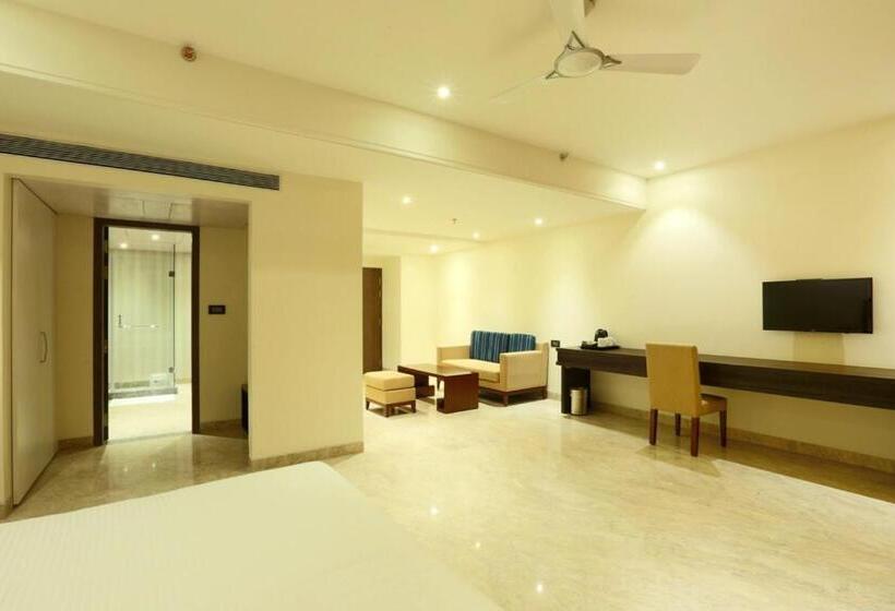 Люкс Deluxe Кровать Кинг, Centrum Hotel By Brijwasi