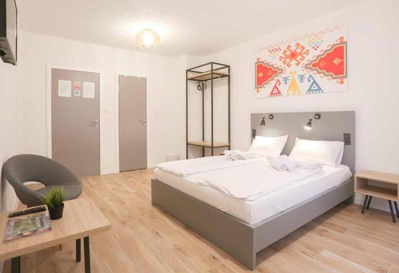 اتاق استاندارد, Hostel Kucha