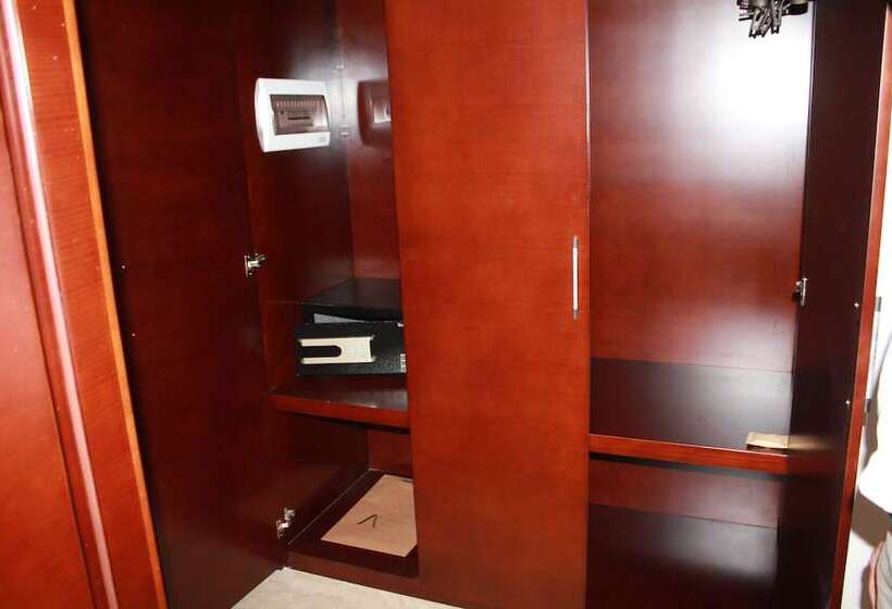 Chambre Supérieure, Atlantic Lumley