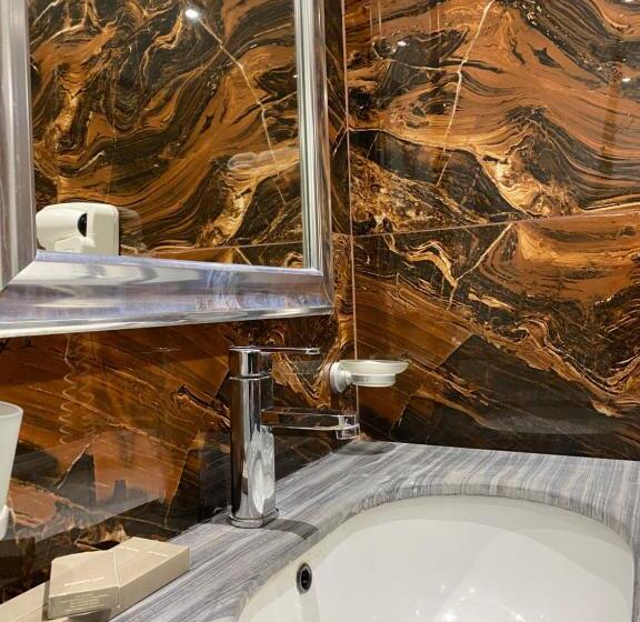 סוויטה, Deluxe