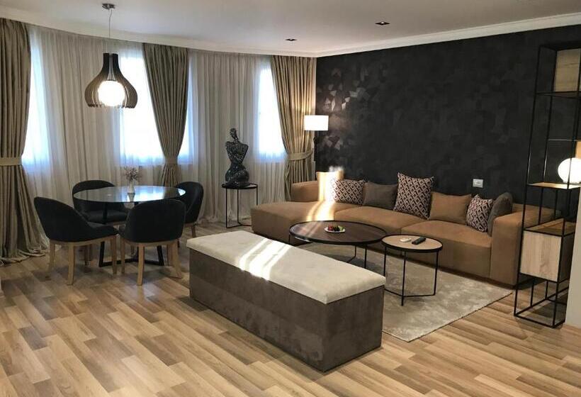 شقة غرفة واحدة, Deluxe