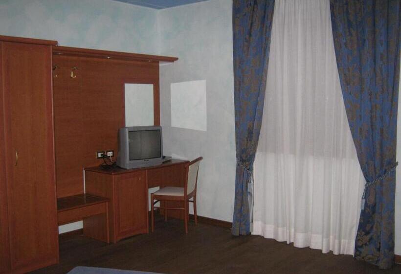 Номер Стандарт Трехместный, Villa D'evoli