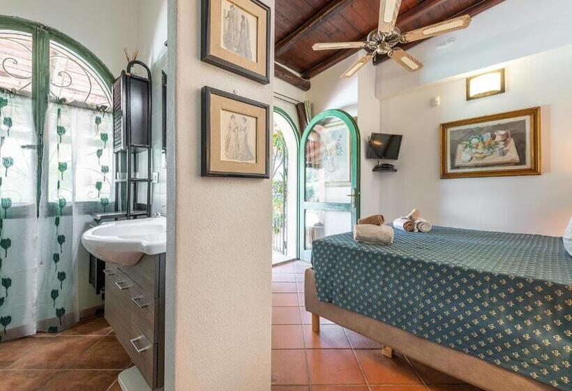 プールビュースタンダードルーム, Guest House Villa Verde   Short Term Room Rentals