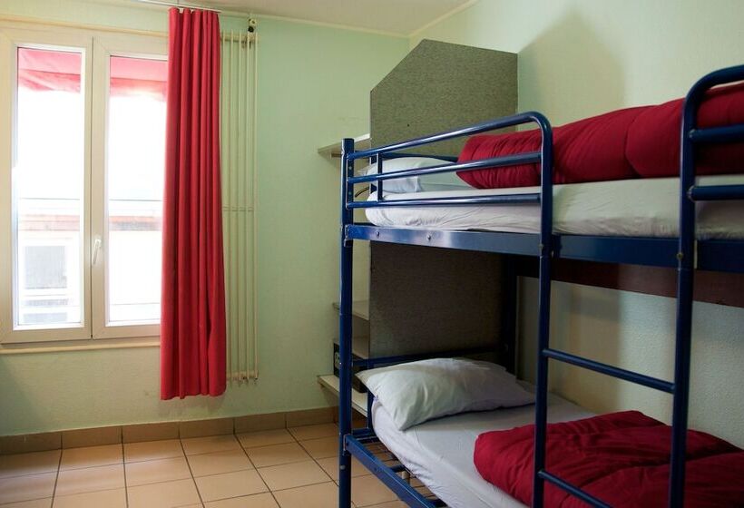 اتاق استاندارد سه تخته با سرویس بهداشتی مشترک, Auberge Internationale Des Jeunes