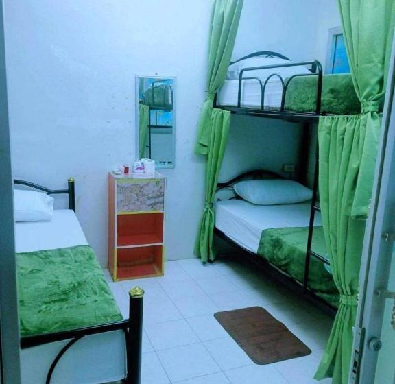 Cama em Quarto Compartilhado, Lucky Crab Hostel