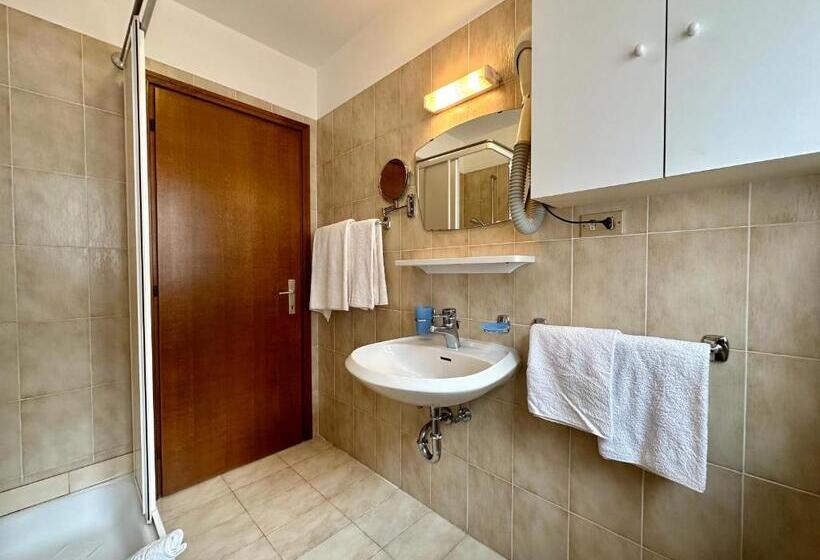 Четырехместный Номер Стандарт с Балконом, B&b Cèsa Planber Mountain View Ski In Ski Out
