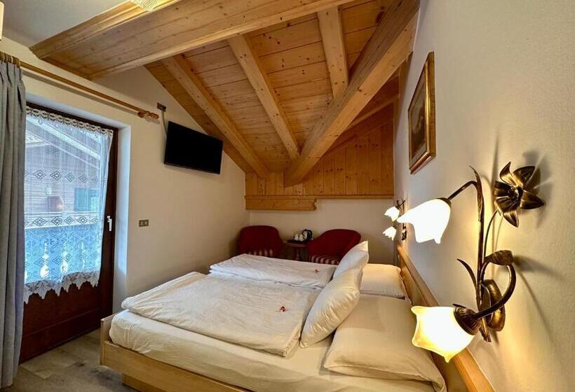 Standard Szoba Erkéllyel, B&b Cèsa Planber Mountain View Ski In Ski Out
