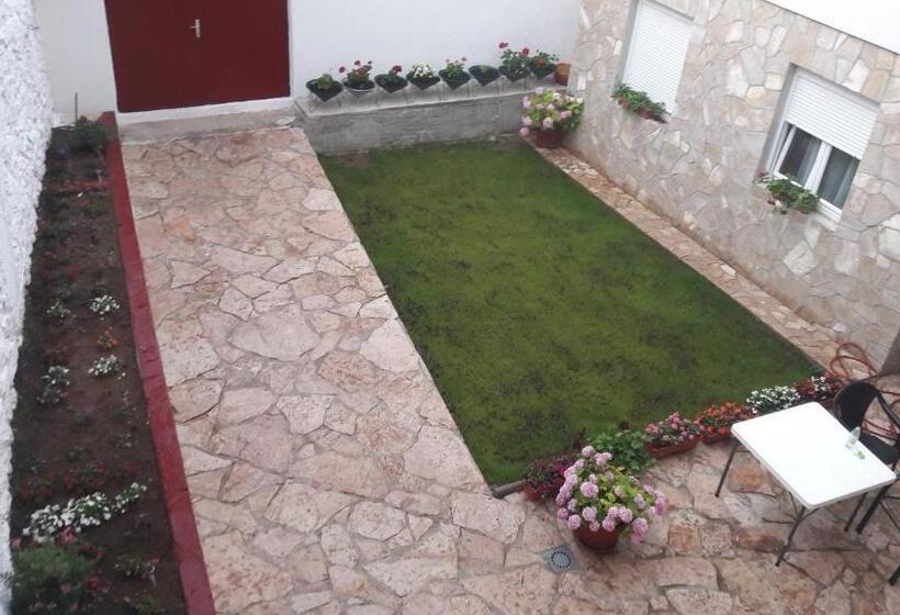 اتاق استاندارد سه نفره, Hostel Hercegovina