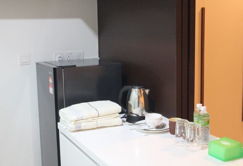 Студия Deluxe, De Houz   Trefoil Setia Alam Home Stay