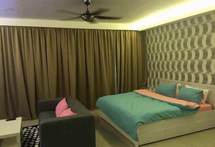 Студия Deluxe, De Houz   Trefoil Setia Alam Home Stay