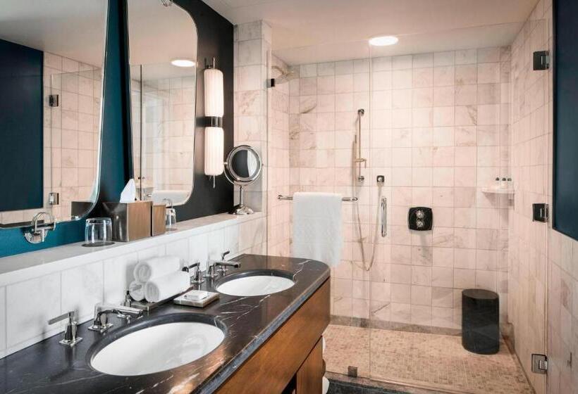 חדר סופריור מותאם לאדם עם מוגבלויות, Perry Lane Hotel, A Luxury Collection Hotel, Savannah