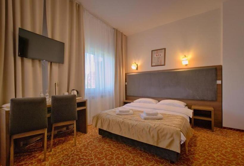 Habitación Triple Estándar, Sezam