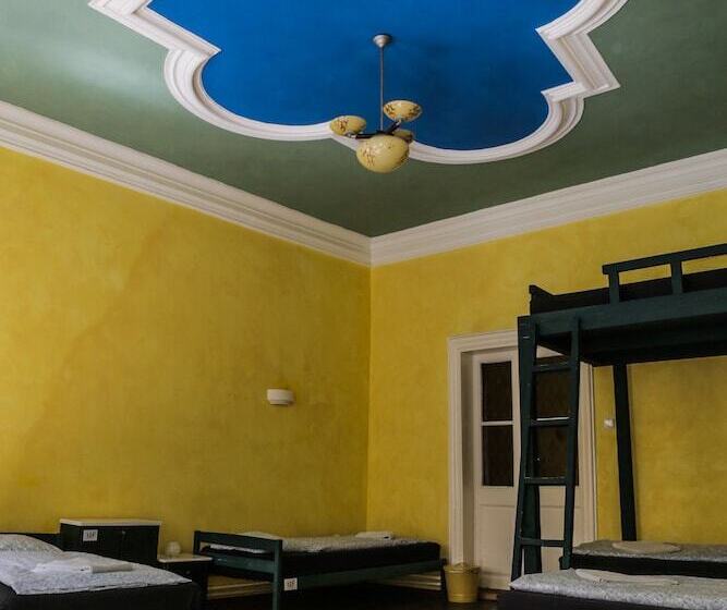 تختخواب در اتاق مشترک, Charles Bridge Hostel & Apartments