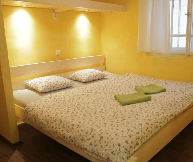 اتاق اکونومی, Charles Bridge Hostel & Apartments