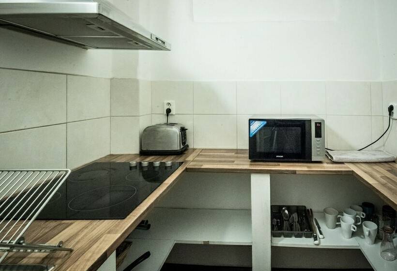 اتاق استاندارد سه تخته با سرویس بهداشتی مشترک, Charles Bridge Hostel & Apartments