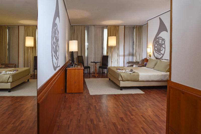 Номер Deluxe, Le Meridien Petaling Jaya