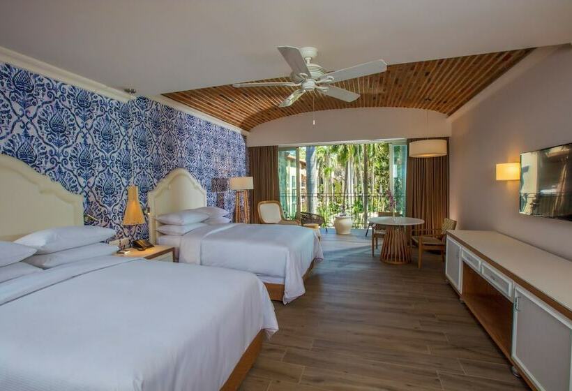 נוף לבריכה, The Hacienda At Krystal Grand Puerto Vallarta