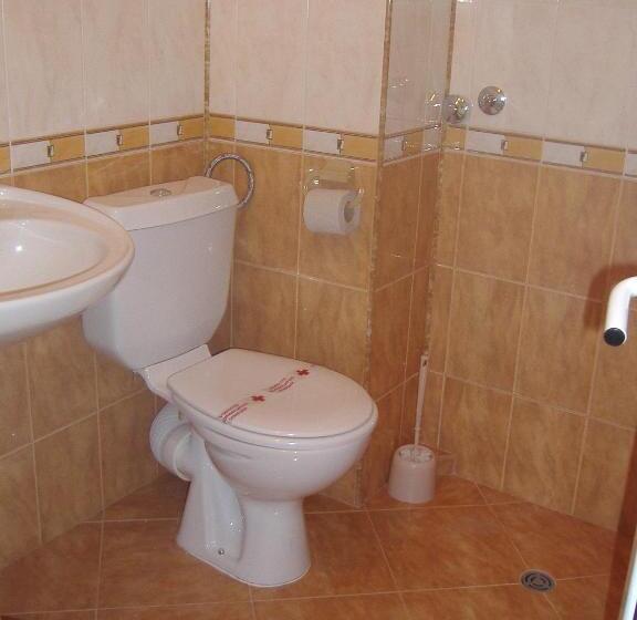 غرفة قياسية ثلاثية مزودة بشرفة, Arkadia Guest House