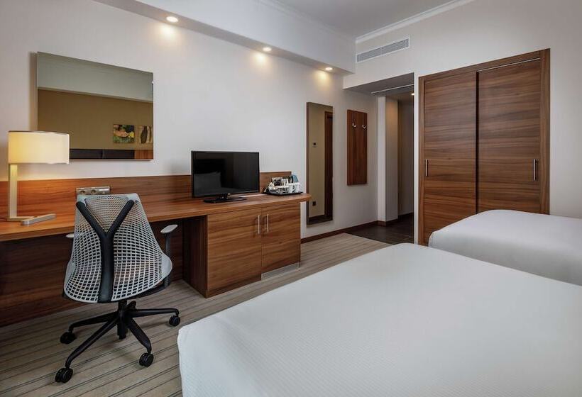 اتاق استاندارد با تراس, Hilton Garden Inn Novorossiysk