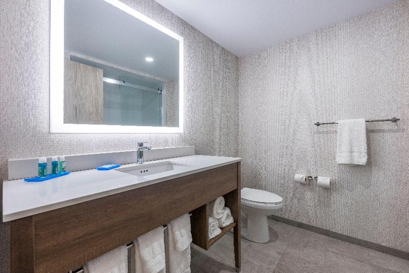 キングサイズベッドのスイートルーム, Holiday Inn Express & Suites Moncton, An Ihg