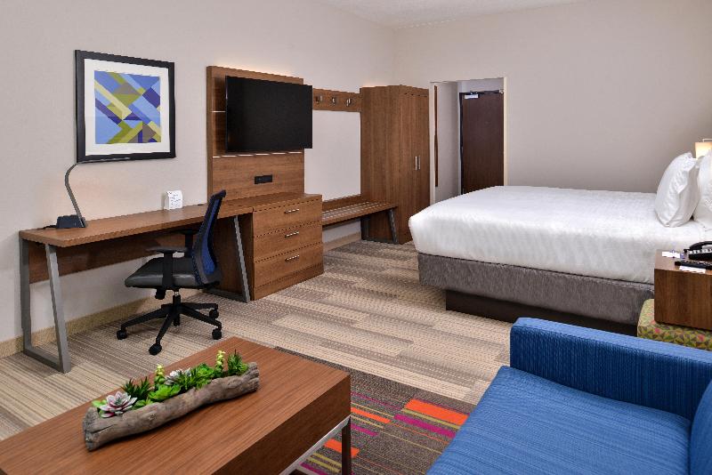 带大床的套房, Holiday Inn Express Melbourne West, An Ihg