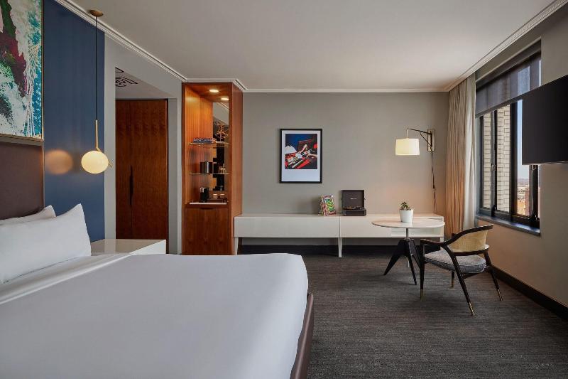 스탠다드 룸 킹사이즈 침대, Renaissance Saint Elm Dallas Downtown