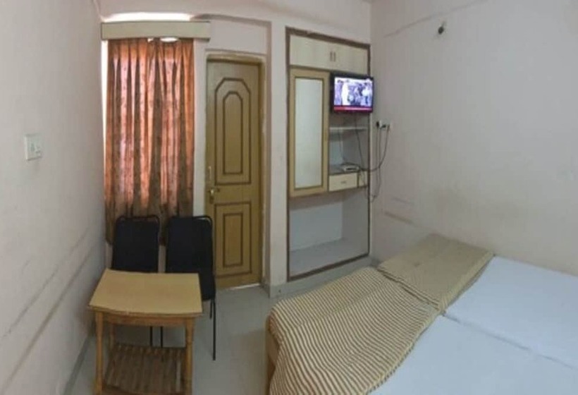 Номер Deluxe, Rajdhani Plaza