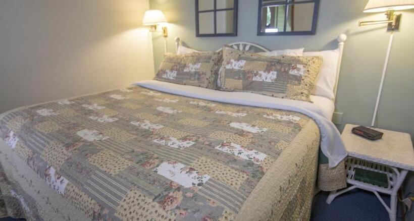 스탠다드 스튜디오 킹침대, Ridges Inn & Suites