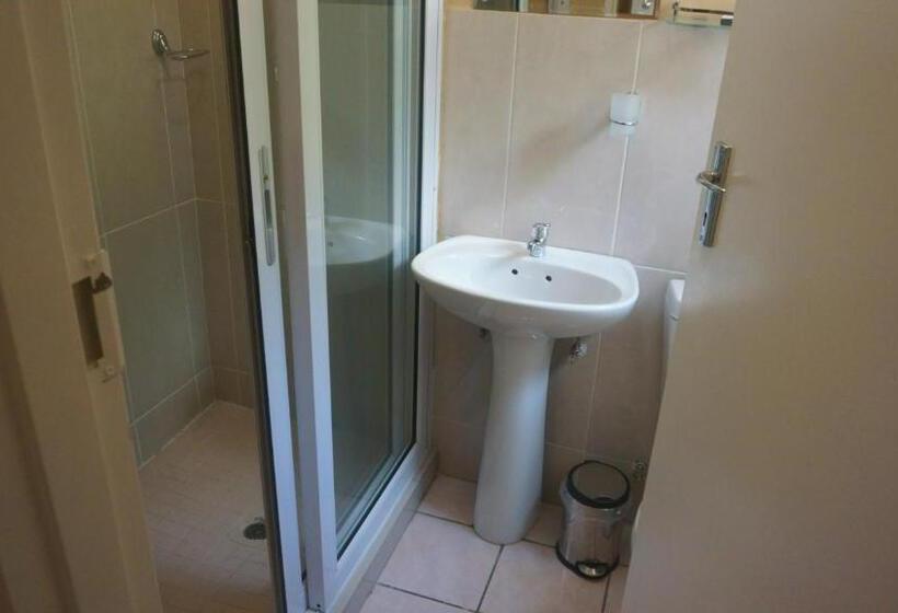 اتاق استاندارد, Bridgeville Guest House Ltd