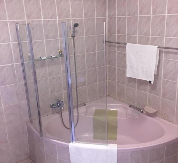 سوئیت با تخت بزرگ, Bridgeville Guest House Ltd